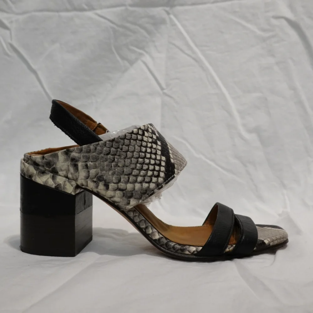 ARIAT Two24 Black w/Gray Snakeskin Print Block Heeled Slingback Sandals, size 7